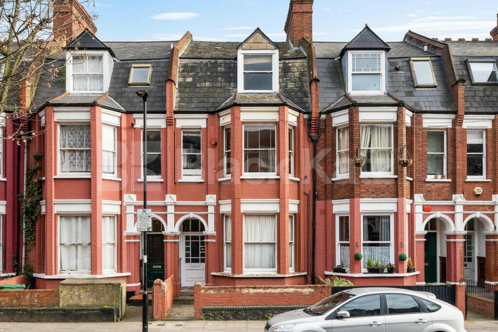 split level 5 bedroom property located on the top 2 floors of a period building Birnam Road, Holloway / Finsbury Park